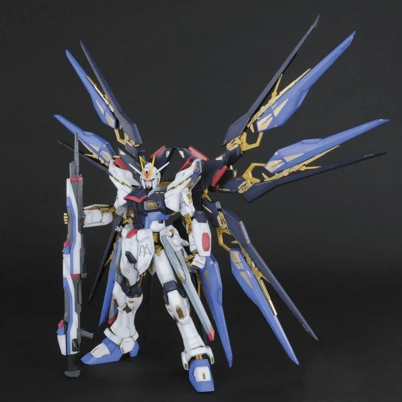 bandai-157787-gundam-perfect-grade-strike-freedom-gundam-30-cm-r_1
